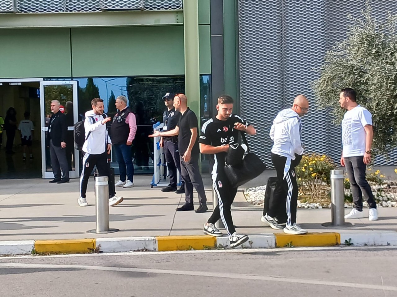 Foto - Beşiktaş’a İzmir’de sevgi seli, coşkulu karşılama