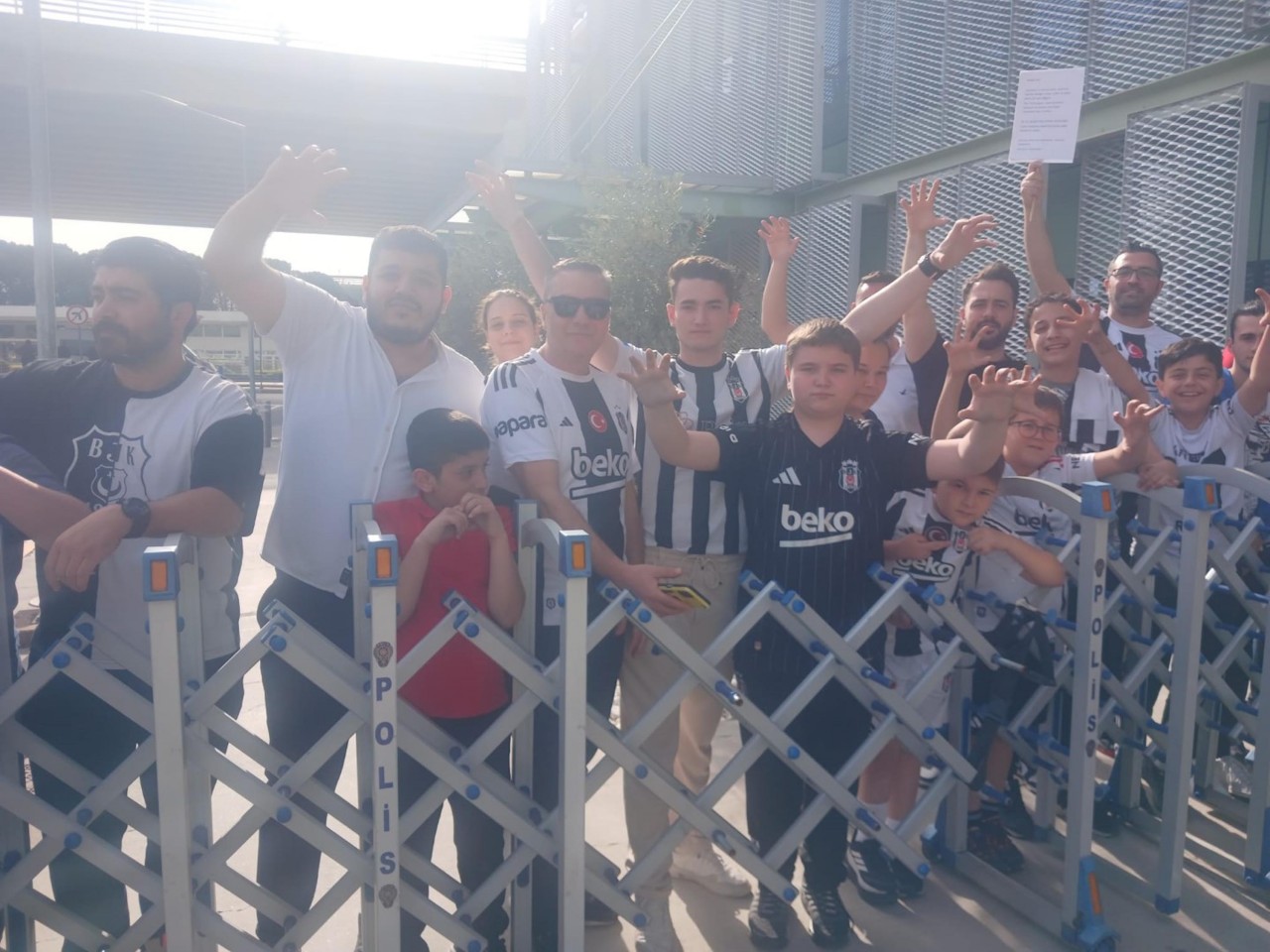 Foto - Beşiktaş’a İzmir’de sevgi seli, coşkulu karşılama