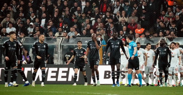Foto - Beşiktaş’ı bu hale getirenler utansın! Yazıklar olsun böyle istatistik yok artık dedirtti!