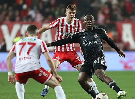 Foto - Beşiktaş'ı ilgilendiren haber: Flaş hamle: Bu kararı aldı: 5 kişi birden: Takımın yarısı kesin gidecek