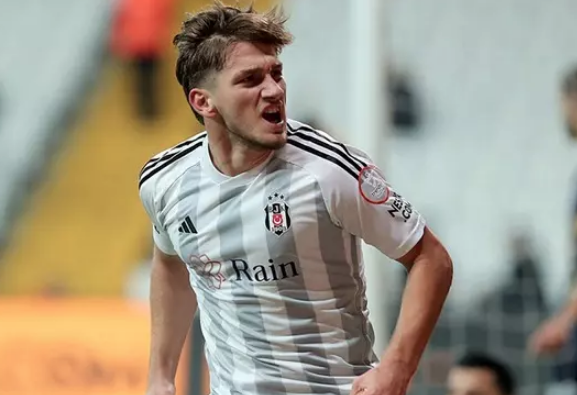 Foto - Beşiktaş'ın genç yıldızından hiç hesapta olmayan karar! Şimdi de o yorumu yaptı! Aboubakar'a kapak olsun...