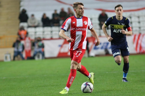 Foto - Beşiktaş'ın gözü bu isme çevrildi! Yeni sağ bek yolda mı? Hasan Arat noktayı koyacak...