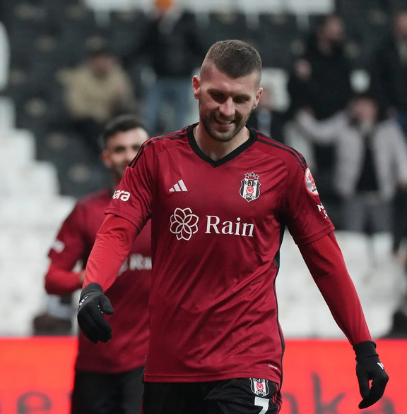 Foto - Beşiktaş’ın püsküllü belası olacak! Yazık hem de çok yazık… Olmayacak olay başlarına geldi!