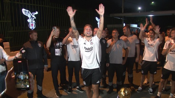 Foto - Beşiktaş'ın Süper Kupa galibiyeti taraftarlarla kutlandı