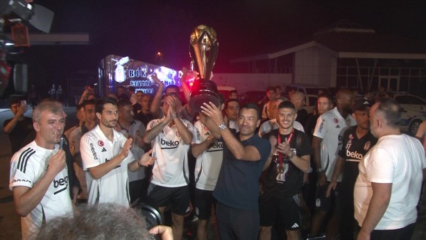 Foto - Beşiktaş'ın Süper Kupa galibiyeti taraftarlarla kutlandı