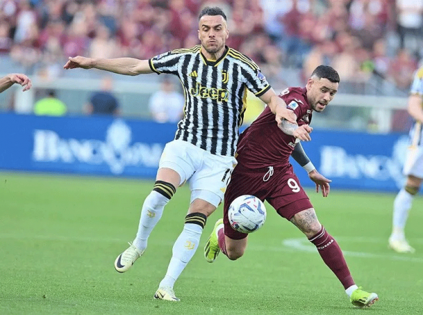 Foto - Beşiktaş'ın yeni bombası Juventus'tan! Hasan Arat yönetimi yıldız oyuncuyla görüştü