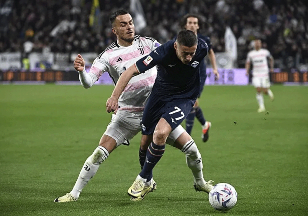 Foto - Beşiktaş'ın yeni bombası Juventus'tan! Hasan Arat yönetimi yıldız oyuncuyla görüştü