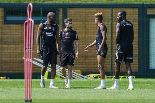 Foto - Beşiktaş'ın yeni transferi belli oldu! Van Bronckhorst onu istedi...