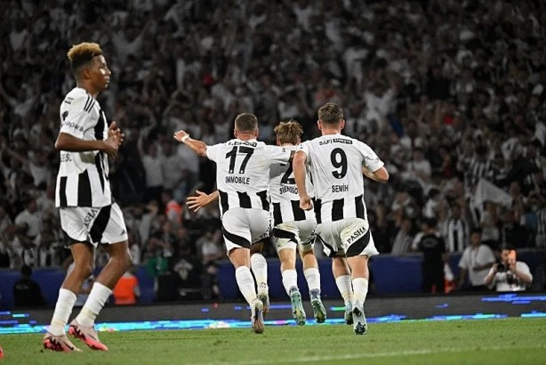 Foto - Beşiktaş'ın yeni transferi belli oldu! Van Bronckhorst onu istedi...