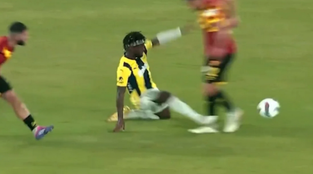 Foto - Beşiktaşlı taraftarlardan Saint-Maximin'in pozisyonuna kırmızı kart beklentisi! Bu nasıl bir hakemlik yorumu...