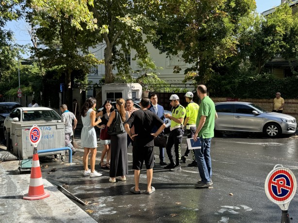 Beşiktaş’ta alev alev yanan araç küle döndü