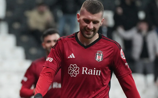 Beşiktaş’ta bir çöp transfer daha ortalığa saçıldı! Bu kaçıncı böyle… Lens, Douglas derken…