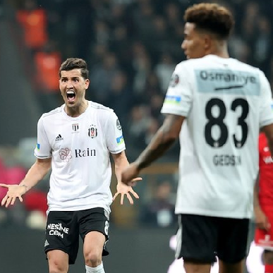 Foto - Beşiktaş'ta bu ilk kez oluyor! İmza atmadığı için topun ağzındaydı ama... Santos kararını duyurdu!