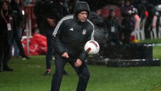 Foto - Beşiktaş'ta "Bu nasıl olur" dedirten gelişme! Teknik direktör Fernando Santos gözlerine inanamadı! Gerçekten büyük skandal