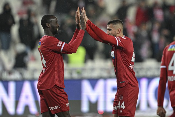 Foto - Beşiktaş'ta deprem etkisi! Taraftarlar şokta: Bu nasıl olur yahu... Akıl tutulması bu!