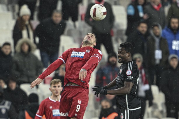 Foto - Beşiktaş'ta deprem etkisi! Taraftarlar şokta: Bu nasıl olur yahu... Akıl tutulması bu!