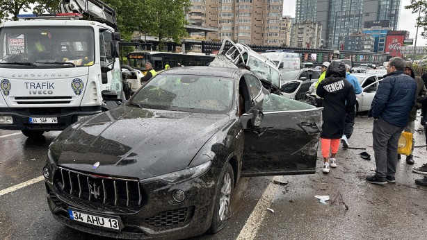 Foto - Beşiktaş'ta feci kaza! 8 araç birbirine girdi! Araçların motoru resmen yere indi!