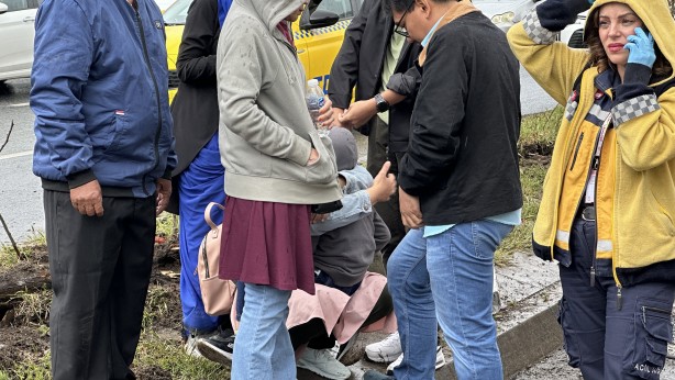 Foto - Beşiktaş'ta feci kaza! 8 araç birbirine girdi! Araçların motoru resmen yere indi!
