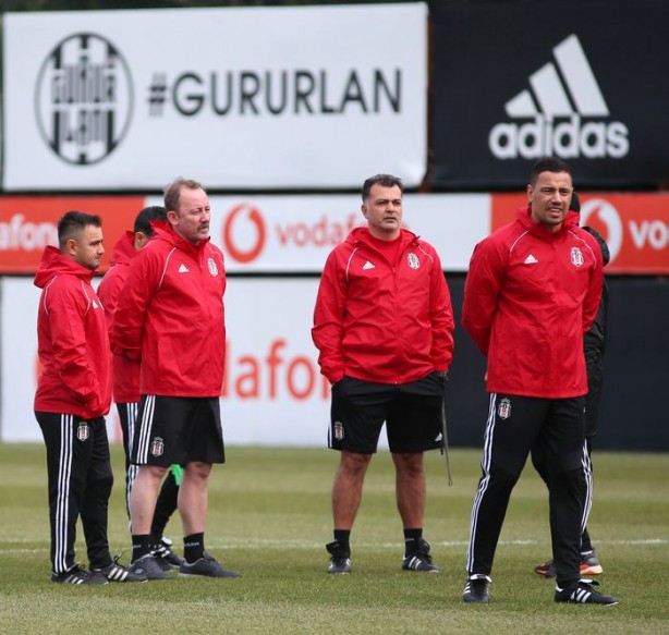 Foto - Beşiktaş’ta flaş gelişme! 4 oyuncu ülkesine dönüyor