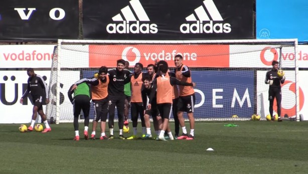 Foto - Beşiktaş’ta flaş gelişme! 4 oyuncu ülkesine dönüyor