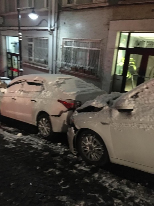 Foto - Beşiktaş'ta itfaiye aracı 7 araca çarparak durabildi!