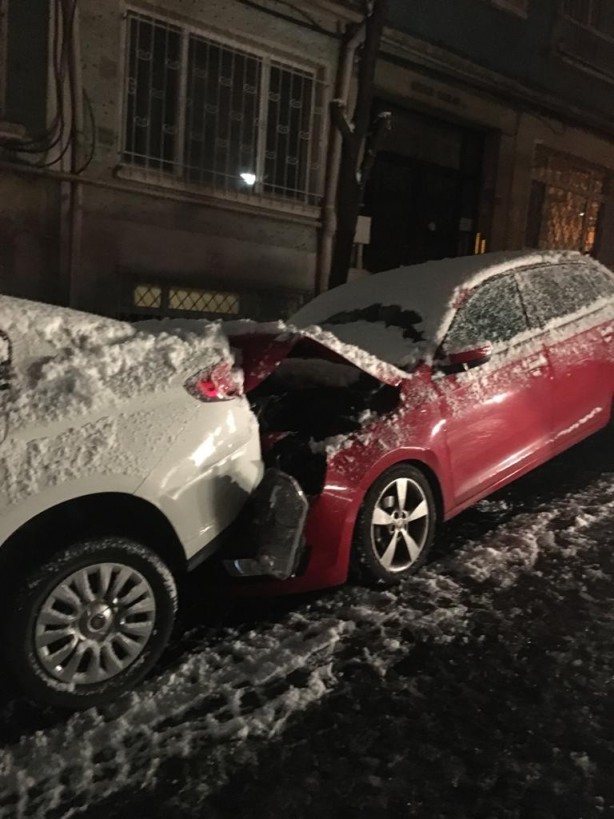 Foto - Beşiktaş'ta itfaiye aracı 7 araca çarparak durabildi!