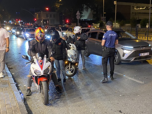 Beşiktaş'ta motosiklet sürücülerine yönelik polis denetimi gerçekleştirildi