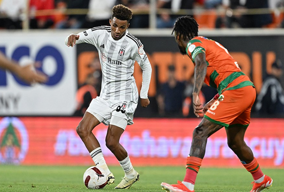 Foto - Beşiktaş'ta olanlar oldu sonunda! Samet Aybaba soyunma odasında çıldırdı! Yok artık...