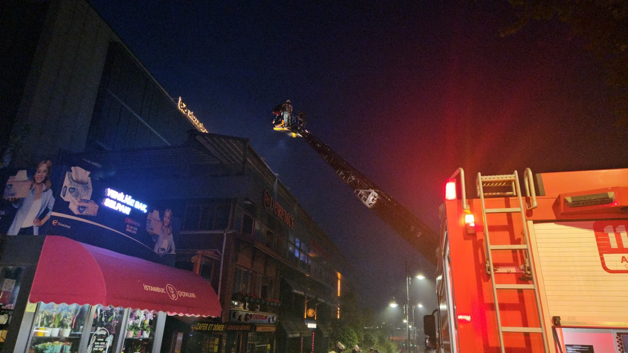 Foto - Beşiktaş'ta restoranda korkutan yangın