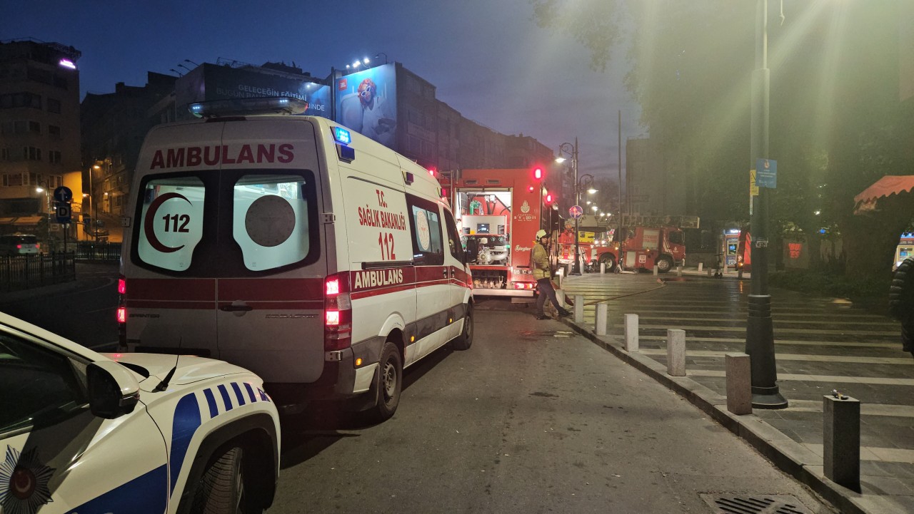 Foto - Beşiktaş'ta restoranda korkutan yangın