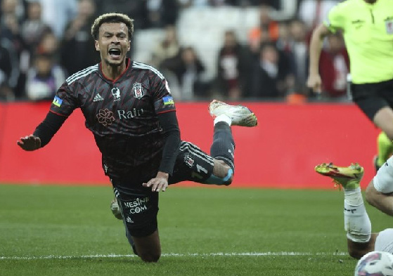 Foto - Beşiktaş'ta sürpriz gelişme... Ülkeyi terketti! Bir bu eksikti...