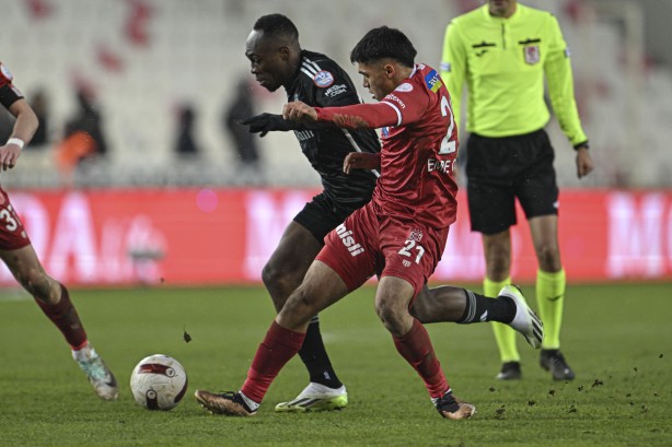 Foto - Beşiktaş'ta taraftarlar isyan ateşini yaktı! Şimdi söndürmek Hasan Arat'ın işi... Dalga dalga büyüyor... İflasa kadar gidebilir!