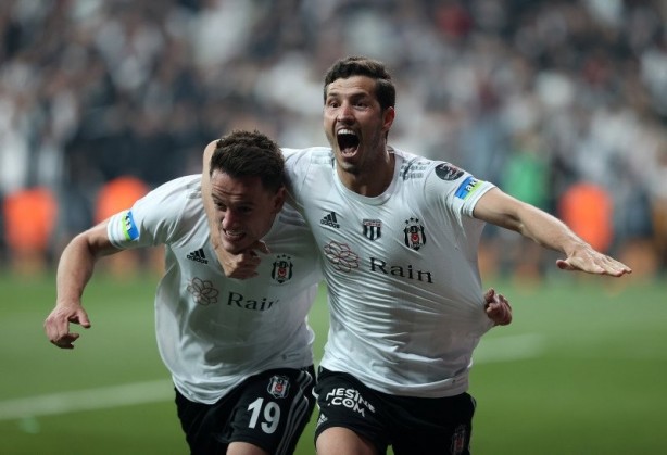 Foto - Beşiktaş'ta yaprak dökümü başladı! Şenol Güneş 5 yıldızın biletini kesti...
