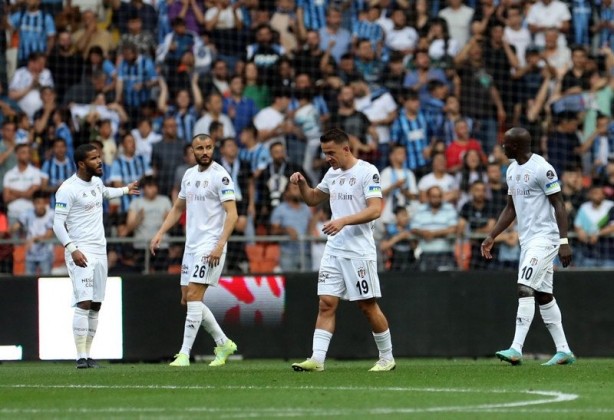 Foto - Beşiktaş'ta yaprak dökümü başladı! Şenol Güneş 5 yıldızın biletini kesti...