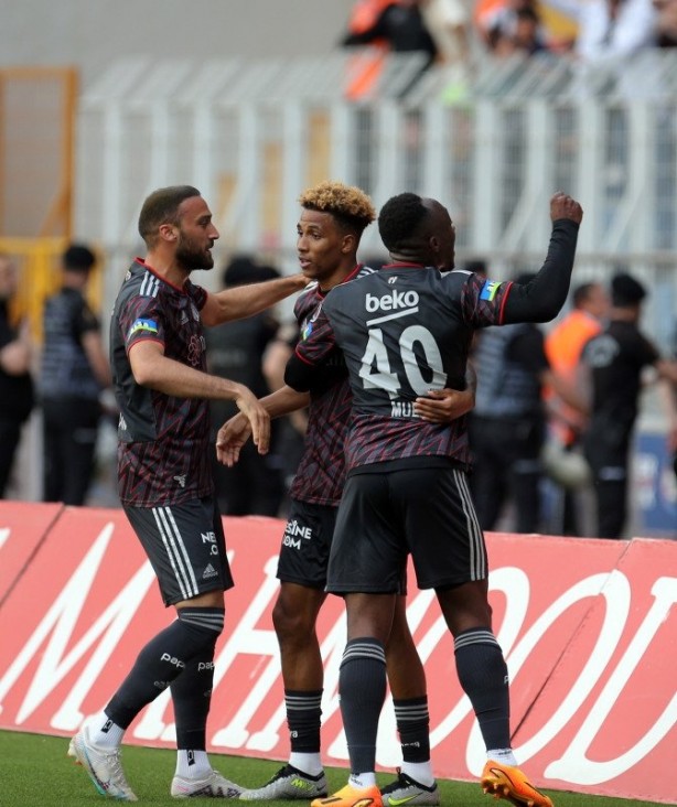 Foto - Beşiktaş'ta yaprak dökümü başladı! Şenol Güneş 5 yıldızın biletini kesti...