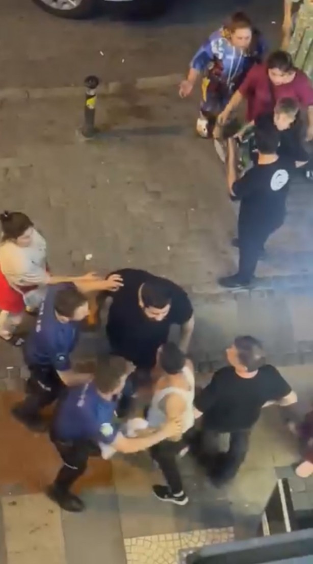 Beşiktaş’taki ünlü pilavcıda "bedava yemek" kavgası kamerada