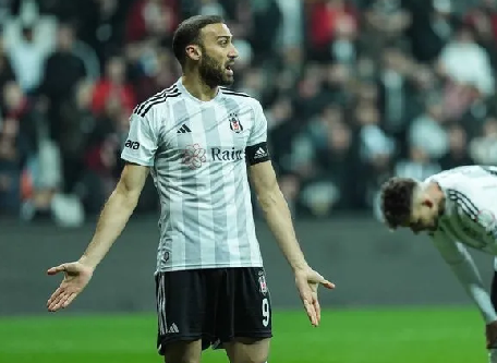 Foto - Beşiktaş'tan şok ayrılıklar! Hasan Arat, iki yıldız oyuncunun biletini kesti... Açıklama geldi!