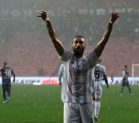 Foto - Beşiktaş'tan şok ayrılıklar! Hasan Arat, iki yıldız oyuncunun biletini kesti... Açıklama geldi!