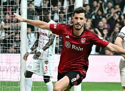 Beşiktaş'tan şok ayrılıklar! Hasan Arat, iki yıldız oyuncunun biletini kesti... Açıklama geldi!