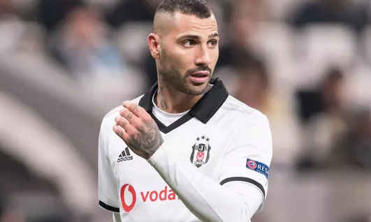 Foto - Beşiktaş’tan taraftara kötü haber! Akılalmaz çıkış! Transfer politikası bu mu? Tamı tamına 40 yaşında…
