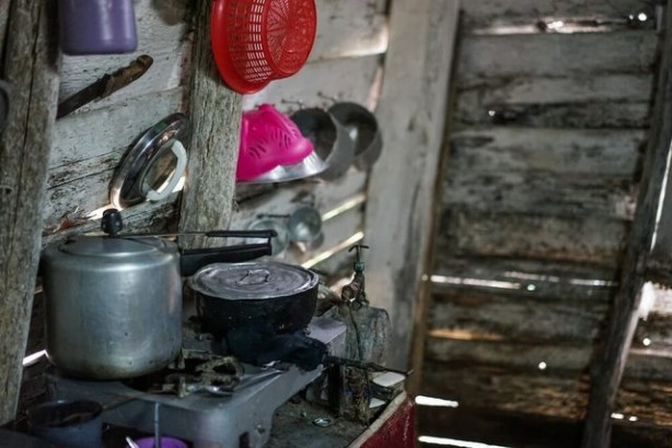 Foto - Beslenme çantası olmayan öğrencisinin evine gitti! Hayatlarını böyle değiştirdi