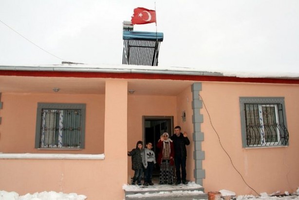 Foto - Beslenme çantası olmayan öğrencisinin evine gitti! Hayatlarını böyle değiştirdi