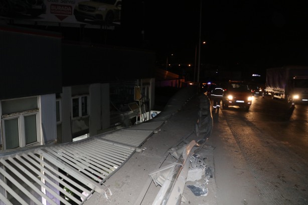 Foto - Beton mikseri köprüden düştü 3 kişi yaralandı