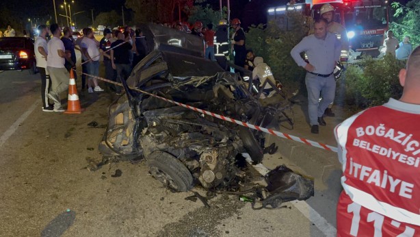Foto - Beton mikseri, otomobili biçti