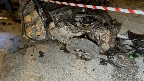 Beton mikseri, otomobili biçti