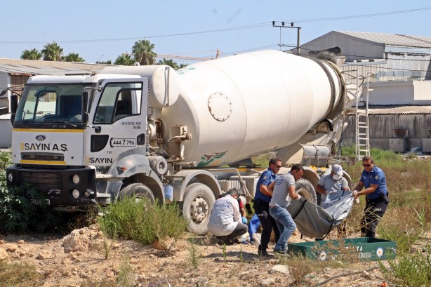 Beton mikseri şoförünü ölüm direksiyon başında yakaladı