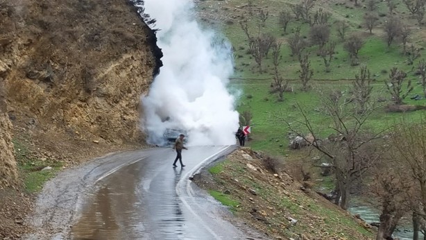 Foto - Beton mikseriyle çarpışan ambulans alevlere teslim oldu