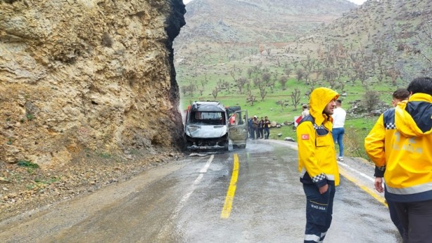 Foto - Beton mikseriyle çarpışan ambulans alevlere teslim oldu