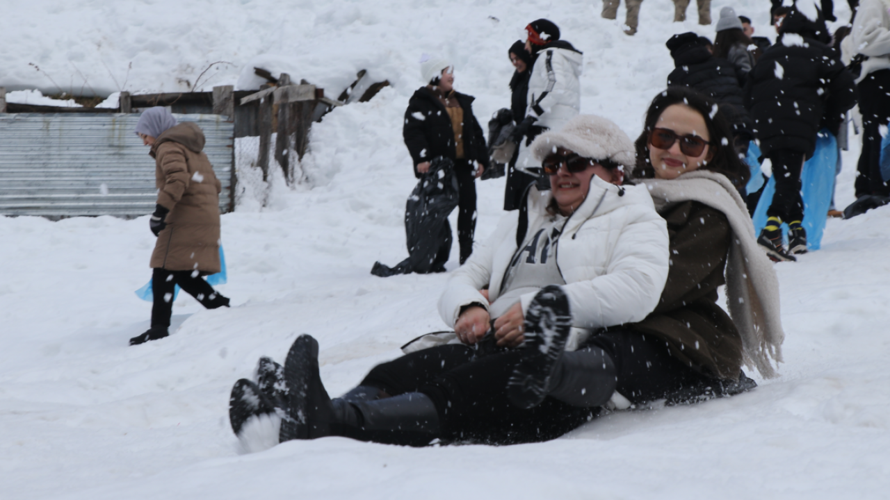 Beyaz örtü festivallerle şenlendi: Rize, Ordu ve Trabzon’dan renkli görüntüler