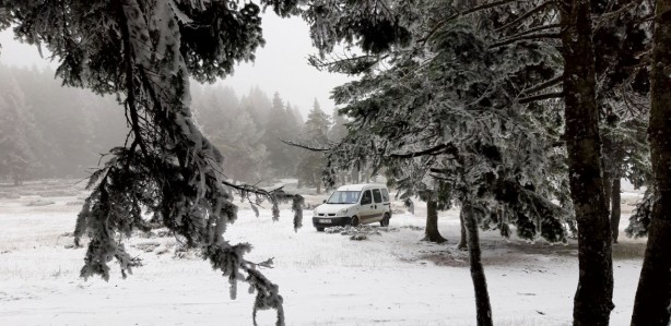 Foto - Beyaz örtüyle kaplanan Abant'ta kartpostallık muhteşem kareler